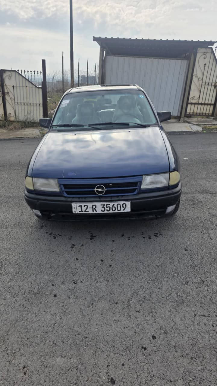 سلام عليكم للبيع اوبل استرا موديل 92
صبغ عام)(٤٢$) وبيها مجال 
حجم المحرك 18
كير توماتيك جمات كهراب 

قفل مركزي سلايت 
رقم وهزا جديدا نينوى سنويه 2030

كابون بانزين بيها 
كير ومكينه شرط 
***********
***********
العنوان موصل حي الحدباء
