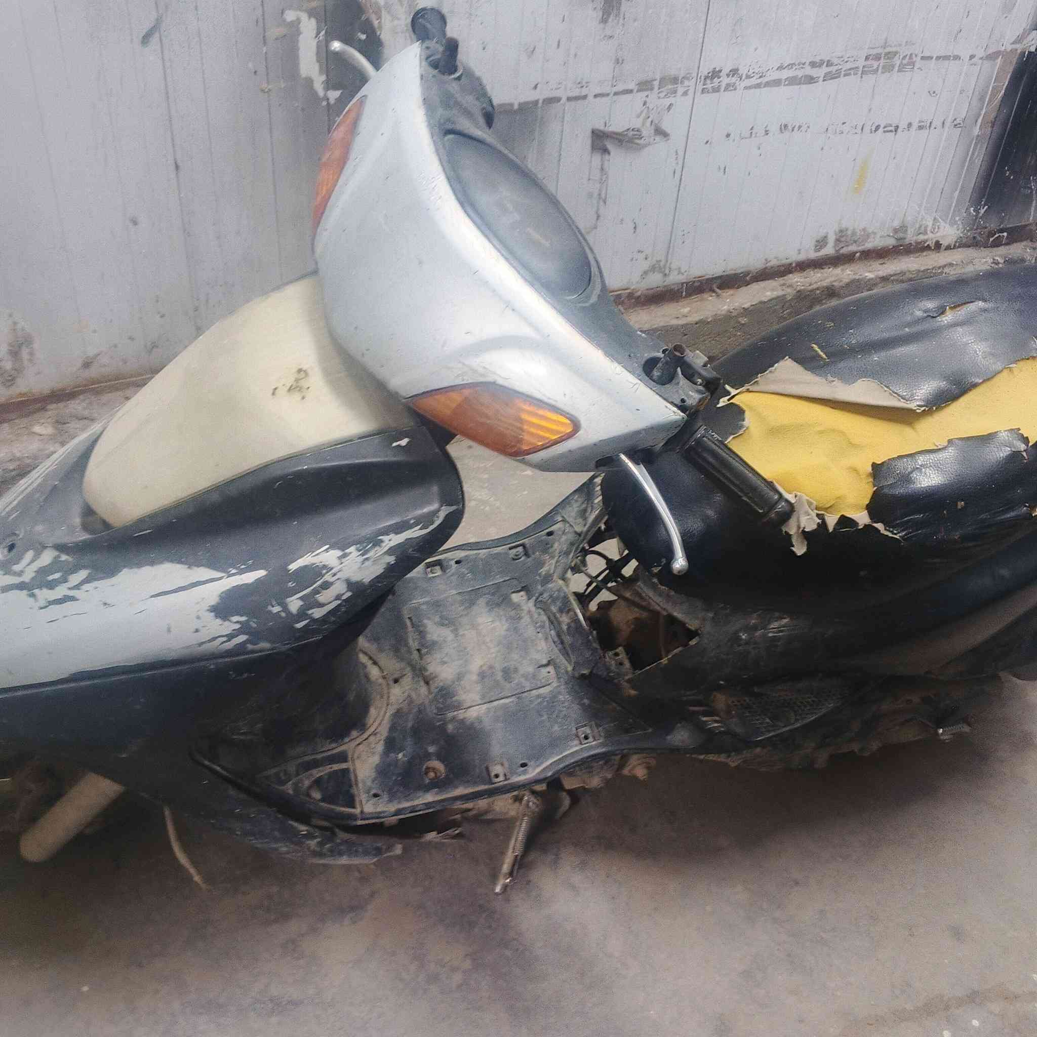 دراجه بريز شغاله السعر 200الف للتواصل على الرقم ***********
