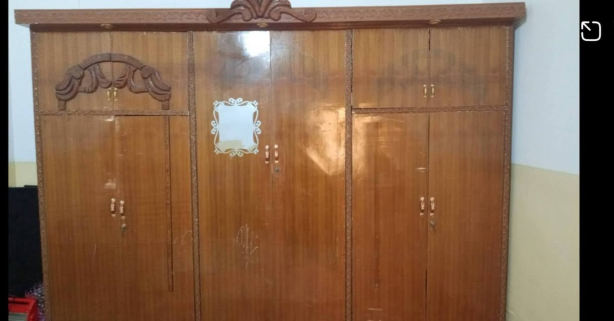 للبيع 
١٠ مقاعد تخم سعر ٣٥٠ 
الكنتور.٦ الكنتور ست بوب سعر ٣٠٠ 
وبيه مجال ع خاص 
مكاني الرمادي
***********واتساب
