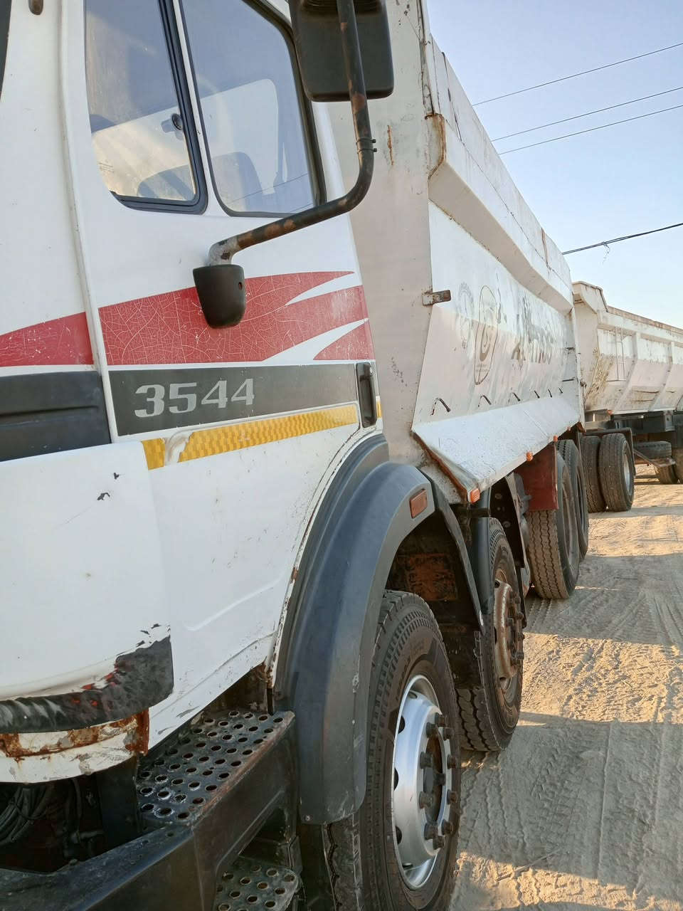 لبيع موديل 99 K3 بدون شيال محرك 44 مجموعة جيف قيطان بلادي عكرب باسمي مربوطه قاطره مقطوره 3لوحات تخم تاير ***********
