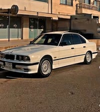 BMW   نرخی 45وەرقەیە بێ مەحامەلە  11ورەقەش خرامەی لەسەرە سیارەکی بێکێش...