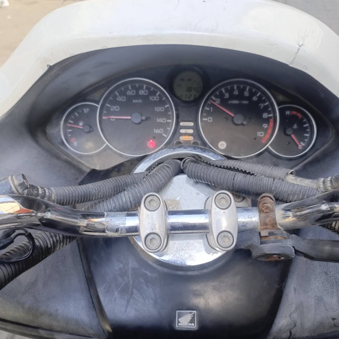 سلام عليكم دراجه فورزه صفر 9 دراجه خير من الله شرط مكينه خرسه وخير من الله سلف نكره بل وقت دراجه جنت تاركه وهسه نكره بكل وقت اشاير لايت هورن كلشي بيها شغال كيلو متر رون حماوه بانزين كلشي يتشغل هاي كفراتها كدامك شوفها سعرها 525 بيها مجال بسيط لشراي يتصل على الرقم او خاص *********** بغداد, العراق
