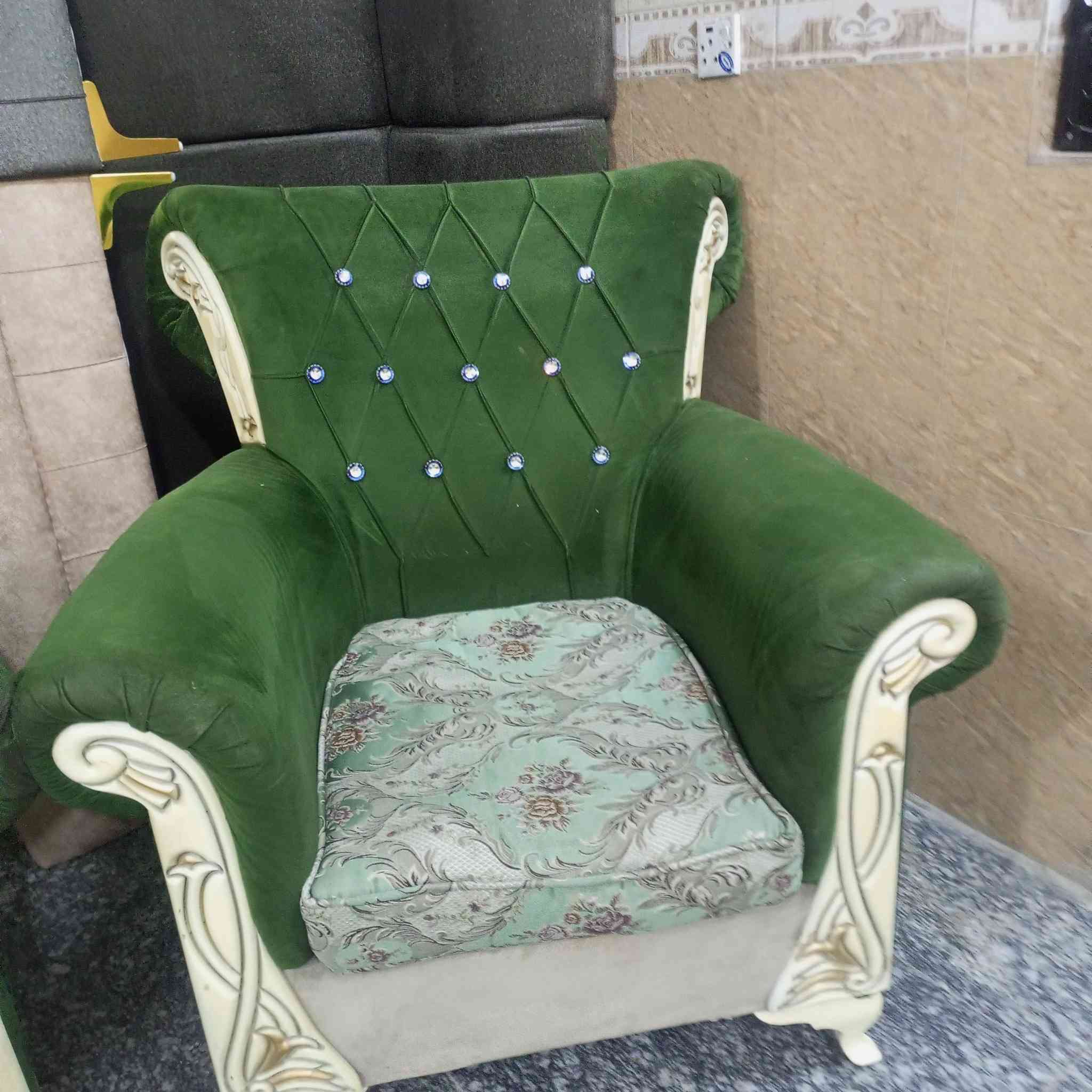 تخم ملكي مستعمل اخو الجديد ١٠ مقاعد تركي السعر ٥٥٠ ألف  بابل الحمزه الغربي حي الدولار قرب عماره دكتور ناجي أتصال ***********
