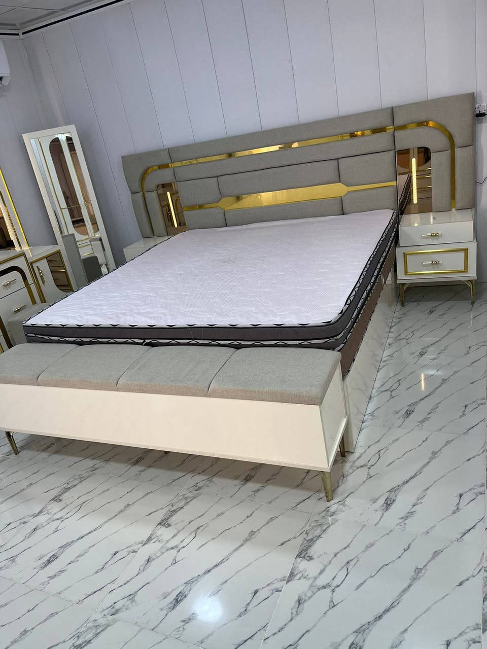 من داخل بيت الزبون
معرض وموبليات اميد


**إذا كنت صاحب هذا الإعلان وتريد حذفه لأي سبب، رجاءا أرسل رسالة إلى الدعم الفني**