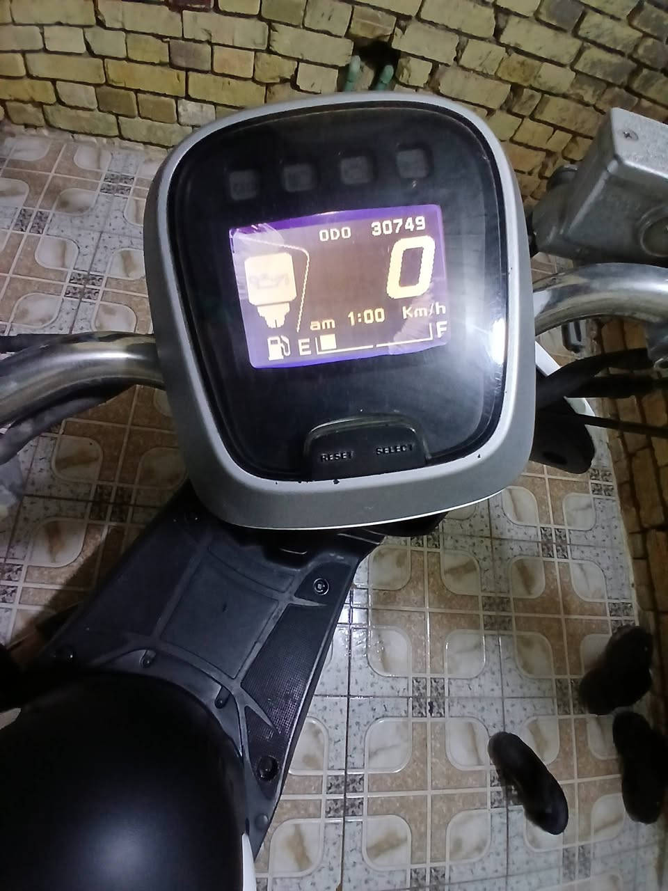 السلام عليكم دراجه بوليس مسطرة 2010 نوزل صار ٤ اشهر نازله رمبة مكفوله كفاله عامه وكلشي شغال دشبول إلكتروني وسيبايه الاصليه ثانيه هم وياها بيع او مراوس مكاني كوت حي الجهاد *********** السعر 950 وبيها مجال
