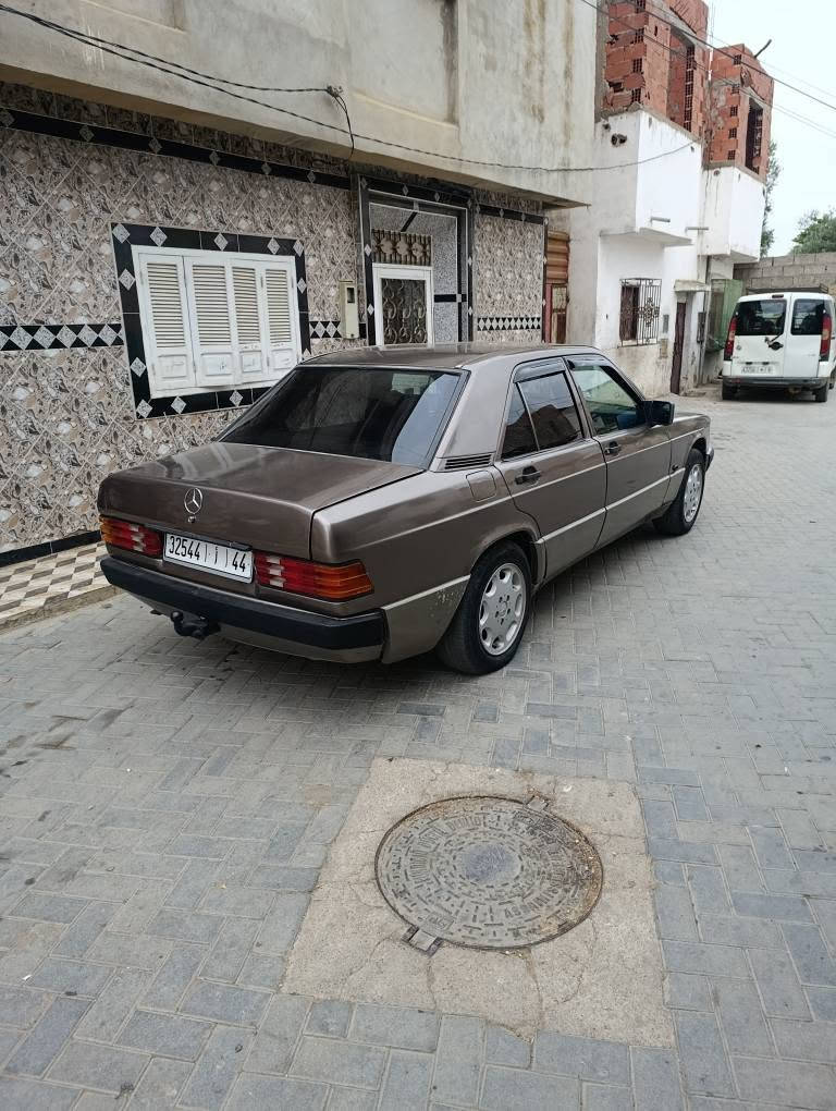 Mersdes 190 mliha Norman modil 90 dwana 2009 tmobil n9iya lhatif 0646829503 سوق الأربعاء, القنيطرة


**إذا كنت صاحب هذا الإعلان وتريد حذفه لأي سبب، رجاءا أرسل رسالة إلى الدعم الفني**