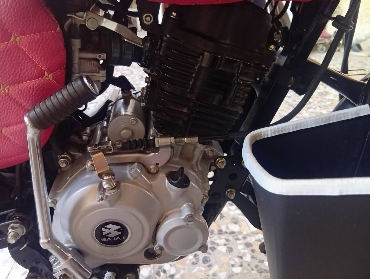 (سلام عليكم ورحمه الله وبركاته دراجه للبيع بوكسر كلاسك موديل 23طابه ب24نضافته فول واحد علا واحد ماشاء الله كهربائيه كله شغاله برغي مامفتوبيه زنون اصلي وشرط مال سيارات كفاله عامه مرقمه بغداد بسمي تحويل ثاني يوم ماشيه 27 ريده 2800وبيه مجال  مستعجل علابيعته مكاني بغداد البياع حي رساله وهاذا رقمي *********** بي واتساب متواجد علا فيس  وشكراً جزيلاً )
