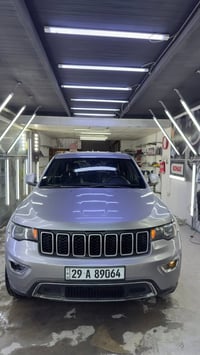jeep grand cherokee موديل 2018  فئه Black top  تو ويل  بصمه  شاشه جبير...