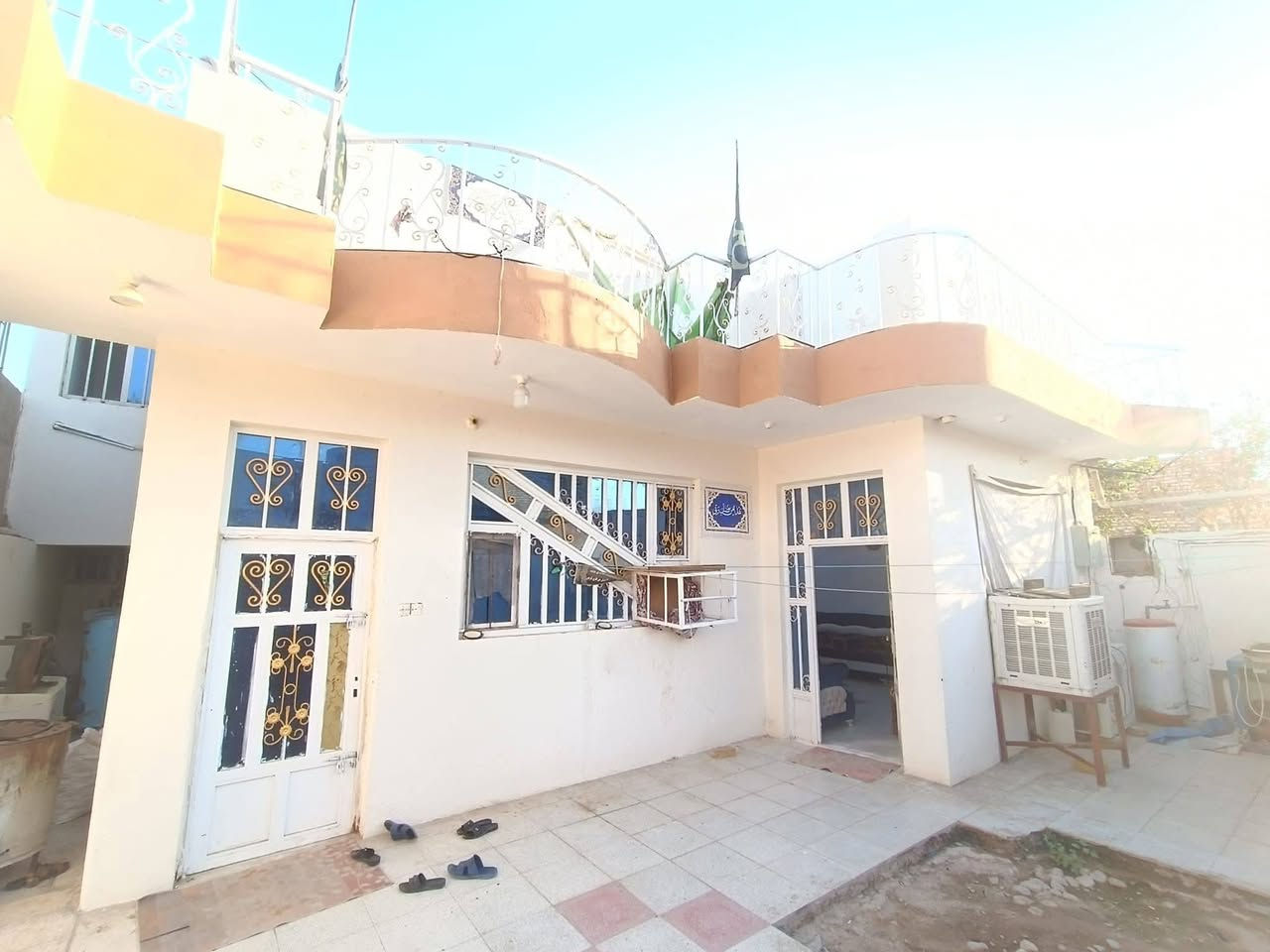 يعلن مكتب دلاليه حسن البيضاني عن وجود دار للبيع كوت حي الحكيم نزله الوائليه المساحه 240 متر البناء طابقين  يتكون من 4غرف نوم استقبال مطبخ وصاله  خدمات كامله من الكل ماي كهرباء مجاري مدارس تبليط السعر المطلوب 79وبيها مجال لشراي

الاستفسار مراجعه مكتب دلالية حسن البيضاني  رقم المكتب ،،،،***********
عنوان المكتب حي لحكيم قرب سيطرة القديمه للاعلان عن عقاراتكم  أو المراسلة على الصفحة أو إرسال 
العرض ع الواتساب  
ليس لنا الحق برفع سعر العقار أو خفضه عملنا يختصر على تقديم أفضل الخدمات العقاريه وترويج العقارات ونشرها ع مواقع التواصل الاجتماعي على حسابي الخاص على الفيس بك توجد مجموعة عقارات تجارية سكنية دوانم زراعية مستعدون بيع وشراء العقارات نستقبل كافة العروض الزراعيه والطابو في مدينة الكوت
رقم المكتب          حسن البيضاني.      ***********
