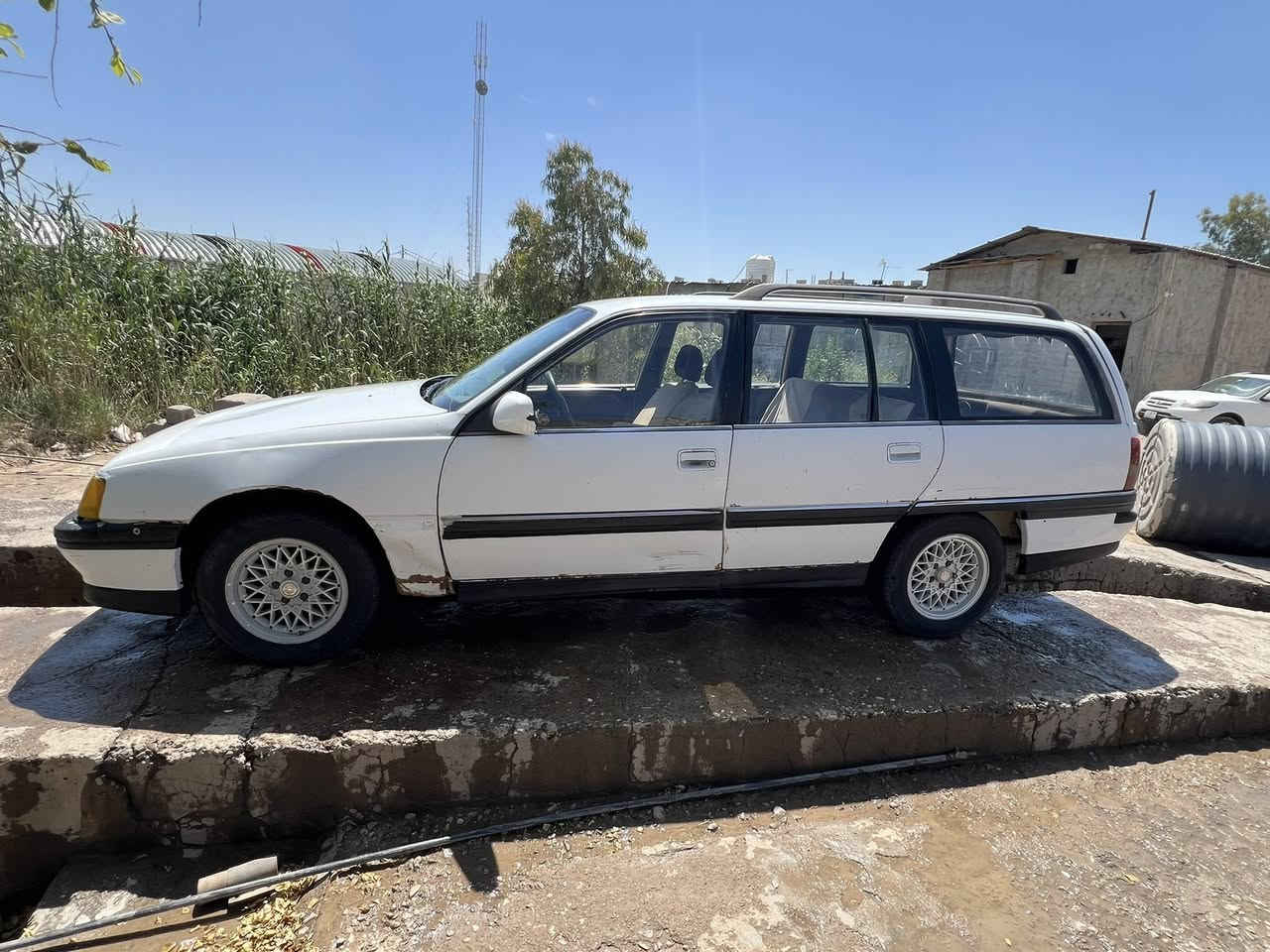 سلام عليكم اوبل البيع موديل 93سنويه تسقط 2030 راعيها موجود كير مكينه بطه محرك كير مكفول تخم تاير السياره زينه نضيفه السعر ٢٥ورقه وبيها مجال المكان بديالى بعقوبه اتصل على الرقم ***********

