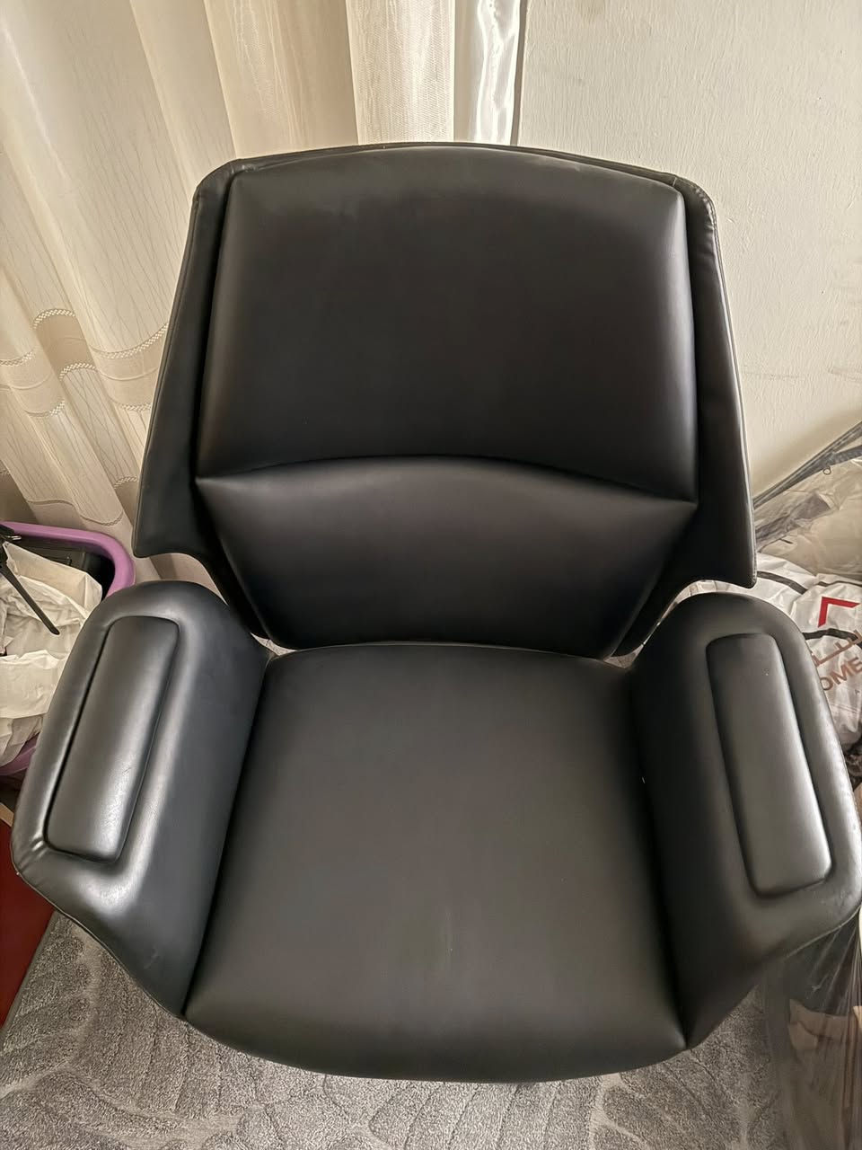السلام عليكم كرسي دوار  آخو الجديد مكاني الكراده *********** السعر ب100 الف

