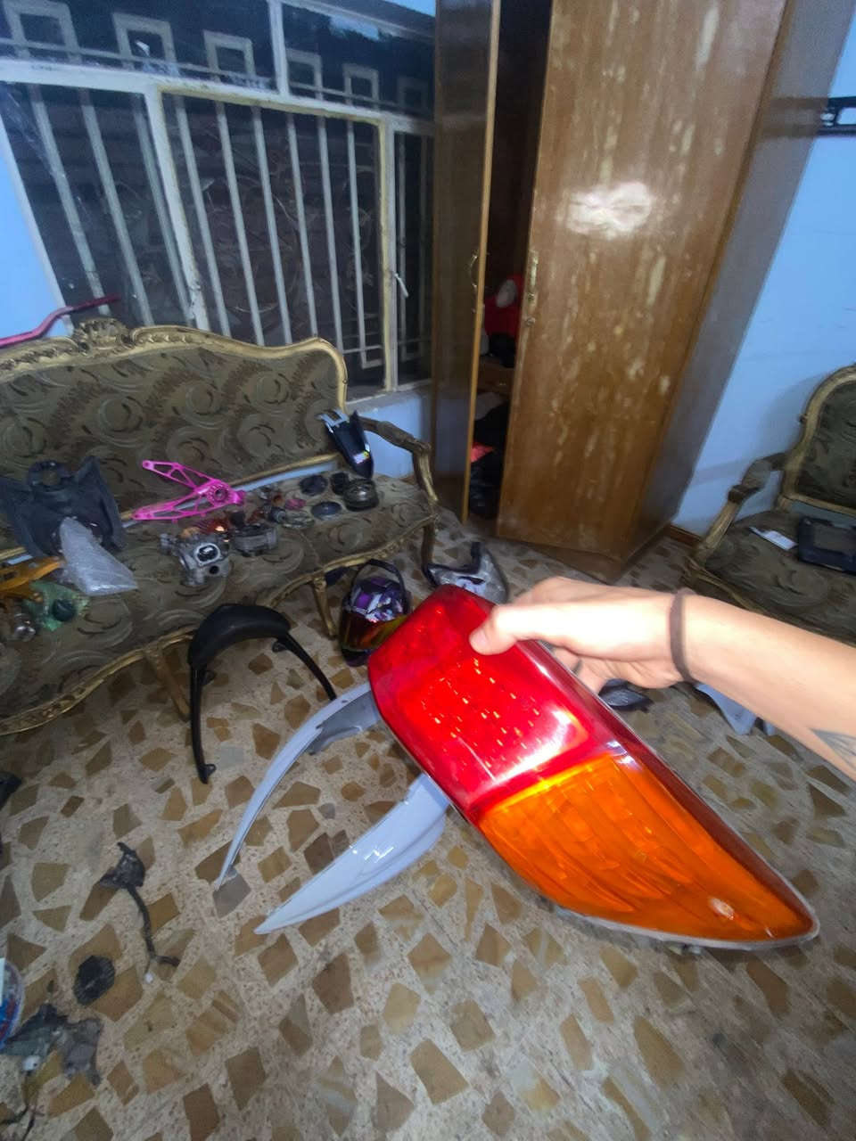 بكلايت مشمشي خليه اصلي ياماها كله شغال للبيع
اشاير خليه اصليات مختمات 
مازده كامله هيه والد مالتها ابو المروحه اصليه ياماها شخط مابيها 
مكاني غزاليه متواجد واتساب توصيل موجود 
***********
