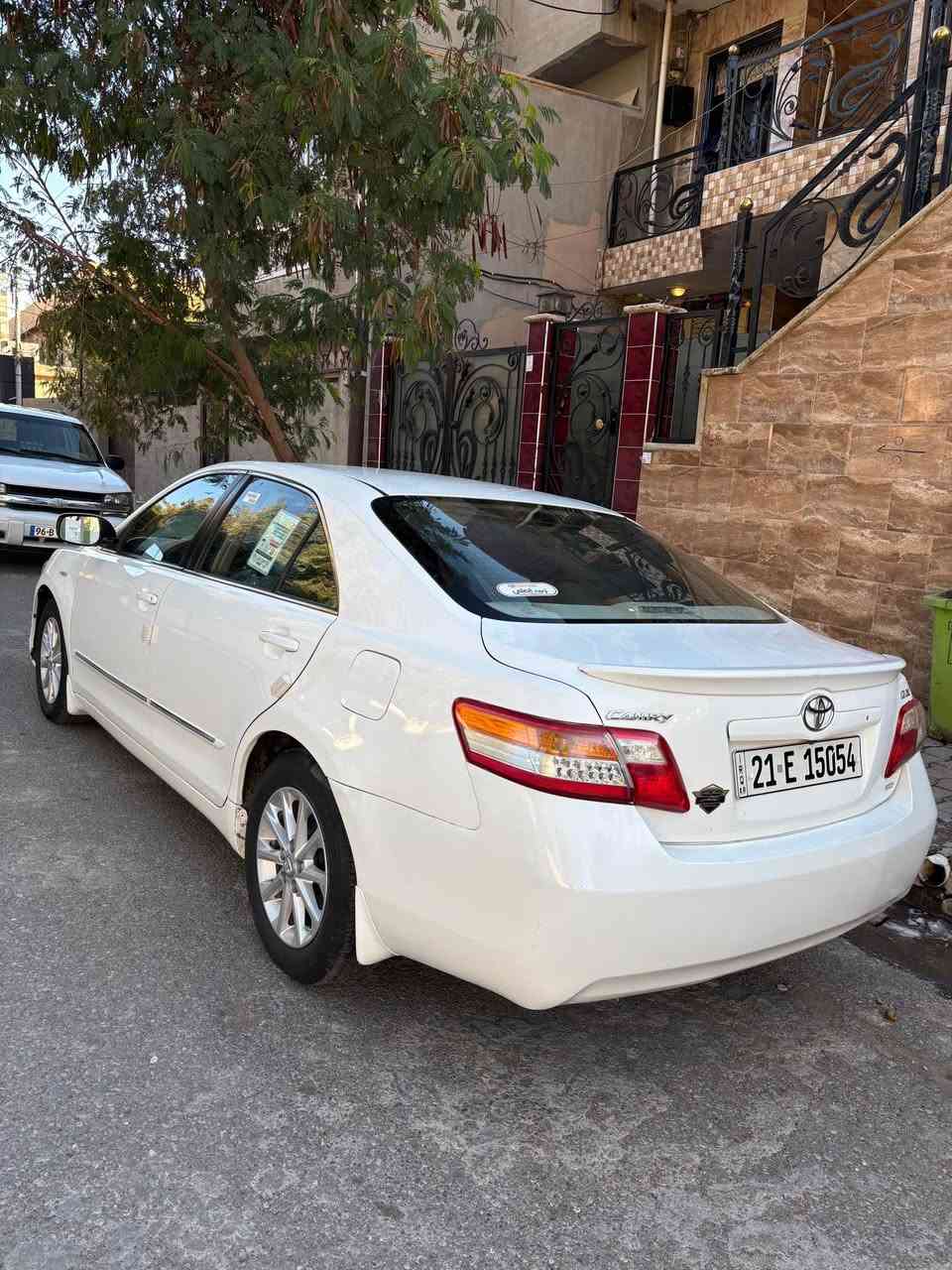 السلام عليكم 
كامري 2009 خليجي GLX 
موصفات فول
ربع جامرلغ امامي صبغ بدون داخل 
مكانين تعديل 
مكينه مفتوح بدون عيب صرف و بخار وصوت 
ماشي 120KM 
رقم كلشي جديد 
مكان سياره كركوك 
وتساب 
*********** كركوك, العراق
