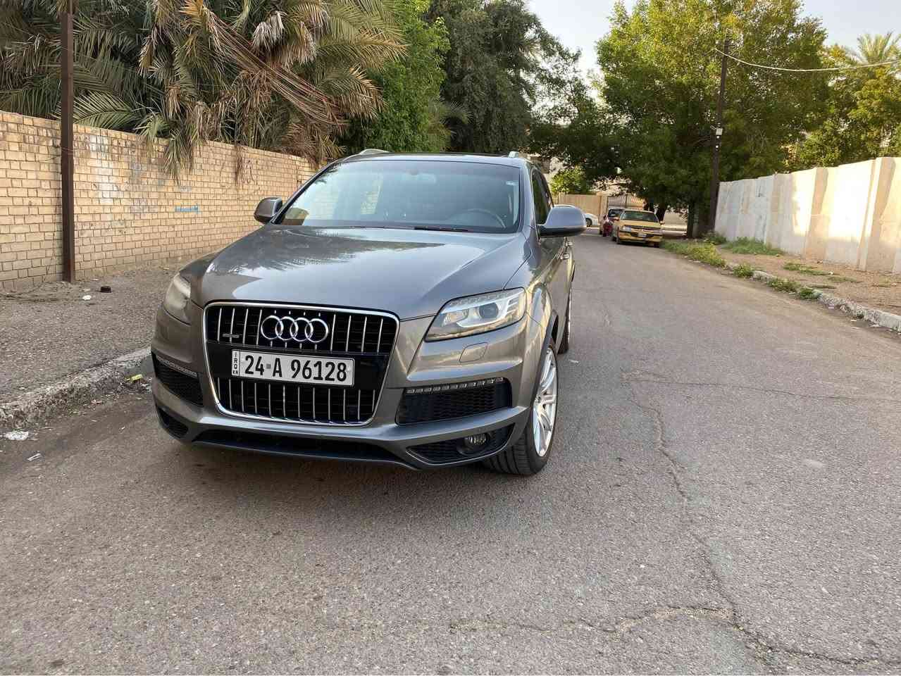 سيارة اودي Audi Q7 موديل ٢٠١٢ خليجي مواصفات السيارة طلب خاص فول فول سقف كنتارا بلادي داخل جلد اسود بلادي كشنات الامامية تدفئة وتبريد وخزن وضعيات ستيرن خزن وكهرباء وصاج بلادي قبضة كير صاج بلادي انارة مخفية بالابواب بردات بلادية بانوراما مع سلايد خلفي لمقاعد الصف الثالث ٧ راكب تبريد منفصل حتى لمقاعد الصف الثالث بلوتوث مع دي في دي منفصل بلادي مع رامات عدد ٢ مع هارد خزن بلادي مع سي دي جنجر عدد ٦ اقراص نفكيشن نضام ماوس وجي بي اس تشغيل نظامين بصمة او سويج ٥ وضعيات قيادة سستم صوت Bose مع دمام بالصندوق بلادي 
السيارة نظام جكات تصعد وتنزل حتى بالسرعات العالية تنزل من وحدها وحتى بالصندوق دكمة تصعدها وتنزل لسهولة حمل الامتعة 
دخول ذكي مع بصمة ابواب عدد ٤ انارة ترحب خارجية حتى بالمري الجانبية 
المري الجانبية خزن وهيتر وقلب عند الرجوع للخلف مع شفط قلاب 
كامرة خلفية بلادي حساس مطر الماسحات الامامية تفاعلية مع السرعات مع ماسحة خلفية لايت زينون بلادي مع ليد نهاري بك لايت ليد مع لايت متحرك مع الستيرن 
محرك وكير وحجر بيئة بلادي ما مفتوح 
محرك ٦ سلندر مع سوبر جارج قوة حصانية ٣٣٥ كير ٨ نمر شفتات كير بالستيرن السيارة كلها على البلاد غراضها كلها بلادية حتى العدة والسبير وستارة الصندوق 
بيها ربع الباب الخلفي صبغ عكس السائق 
ماشية ٢٠٠ الف كيلو متر حقيقي
السعر : ١٧ الف
موبايل : *********** بغداد, العراق
