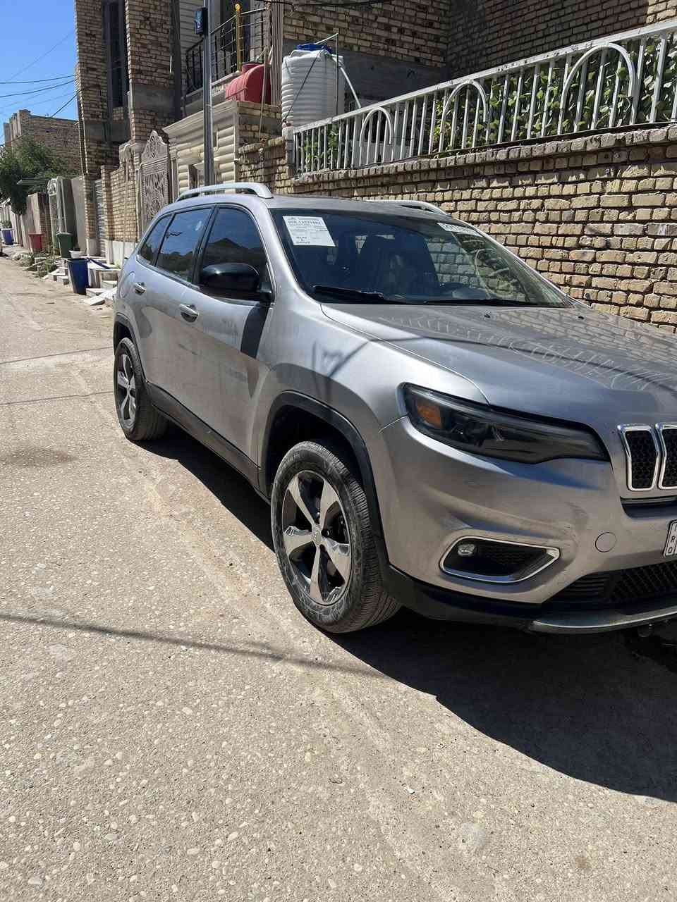 السلام عليكم جيب بزون فول فول مواصفات فور ويل او فتحه  دواخل جلد سياره جاهزه مكينه 6 سلندر بيه كم قطعه صبغ رقم بغداد بسمي  مكان السيارة بل العمارة 
بيع او مراوس  *********** سعر 128 بيه مجال قليل
