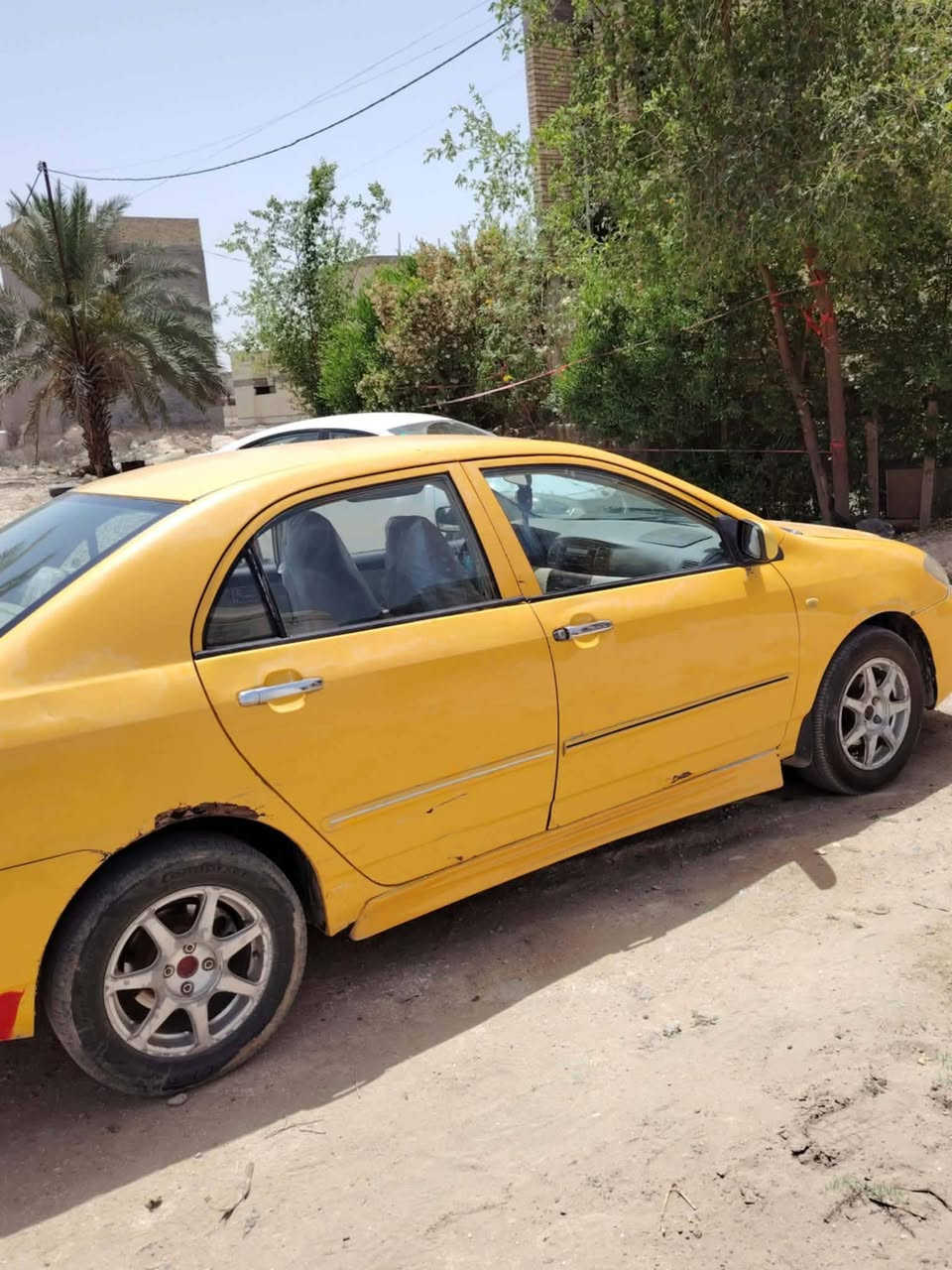 سيارة BYD f3
***********
موديل 2011
بأسمي السنوية تنتهي 2031
 هزة جديدة
رقم انكليزي تحويل ثاني يوم
مصفرة هيئة و غرامة
تخم تاير جديد
باتري جديد
صدر امامي و خلفي جديد
مشط استيرن جديد
لايت زنون
بيها خياس الدوسات
مكاني بغداد الصابيات
سعرها 33 ورقة
