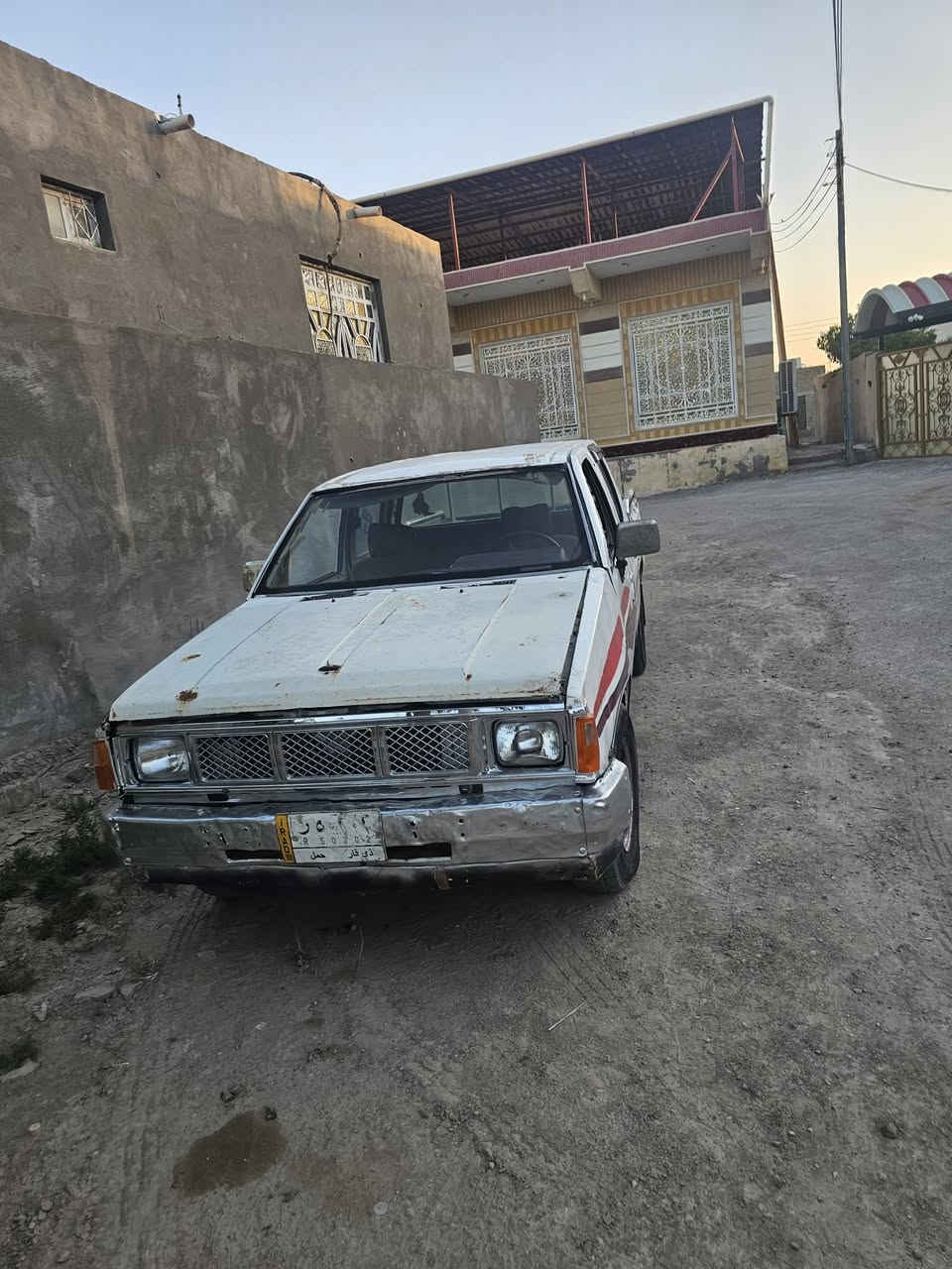 السلام عليكم للبيع بيكم نيسان موديل 90 رقم ذي قار راعيه متوفي الورثه موجوين ما بيه قاصرين مكينه وكير بلاد بيه خيط تبخير حداده تخم تايرات جدد سعر 24 وبيه مجال كلش قليل مكان السياره بصره قضاء الصادق استفسار اتصل ***********
