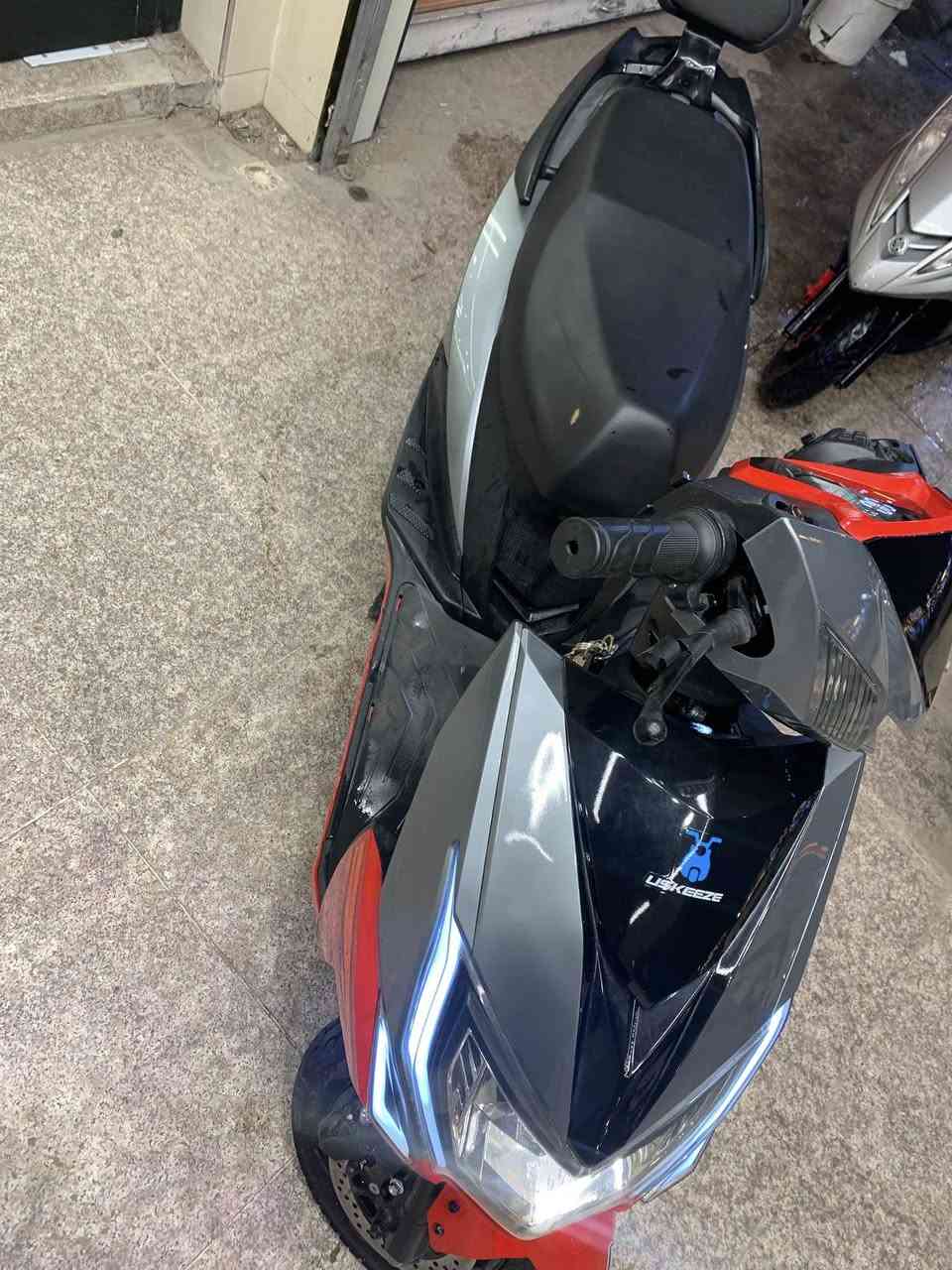 السلام عليكم دراجه سكنس لد الدراجه نضيفه كلش كلش مابيه اي شخط ولا نقص وشحنه يخبل وشاحنته الاصليه موجوده رايده ب 600 مكاني حي الجهاد  ‭0770 732 9733‬
