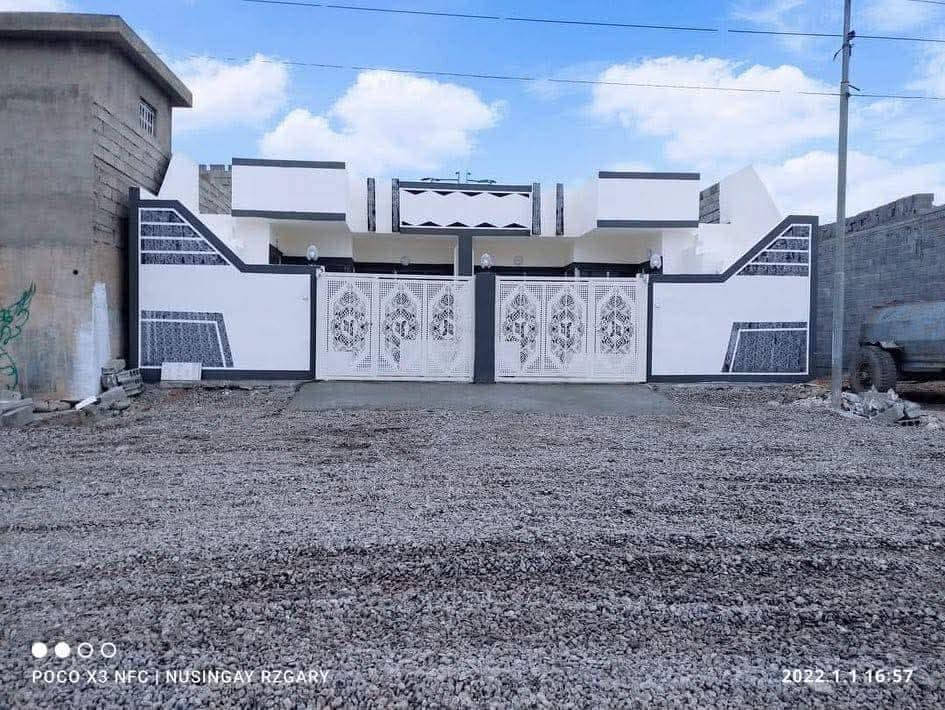 خــانوو بـۆفـرۆشــتن  دانـی 270گـڵاومعملـە لــەڕزگـــــــــاری
لـە شــاکـــــال پــەلــەبــکەو،لـەدەســتێ خــــــــۆتـی دەرماکـە
بـۆدووبــــــرا گــونجــاوە یــــــان بـۆکــــــۆڕ بـــــــــاوک👉

#خانووی_مۆدێرن بۆ فرۆشتن ⛪💒
ناونیشان 📍 ناحیەی ڕزگاری (سموود)

◼️گەڕەکی شاکەل 🌇🎆
◼️نزیک مزگەوتی خێرخوازان 🕋🕌
◼️ کۆڵانە پانەکەی سەرووی ئاردەکە ✅ 
◼️ ڕووبەری 6 بە 20 = 120 مەترە ✅
◼️تاپۆی یەک ناوە بەمەرجی تەحویل ✅
◼️شوێنێکی زۆر خۆش و دڵگیری هەیە 🌄
◼️ کۆڵان پانزە مەتر پان و فراوانە ڕووی لە خۆری ئێوارەیە✅

ژوورەکانی ئەم خانووە پێکهاتووە لە ⬇️

🔶 میوان 🚪🪑
🔶 مساعد مطبخ 🥄🫖
🔶 مطبخ 🥄🫖
🔶 هۆڵێک 🖼️
🔶 دوو ژووری نوستن 🛋️🛏️
🔶 ڕۆشنایی
🔶 مشتەمەلات 🚿🛁

بۆ زانینی نرخ 💵 تەنها خاڵێک لە کۆمێنت دانێ ڕاستەوخۆ بە نامە نرخەکەیت پێ دەگات یان پەیوەندی بکەن بەم ژمارانەوە 📲📞📳

*********** هێمـــــــــــن بـۆکرێن خــانوولـەڕزگـــــــاری

ئێوەی بەڕێزیش هەر موڵکێکتان هەبوو بۆ فرۆشتن یان ویستان بیکڕن دەتوانن ڕەسم و زانیارییەکانتان بنێرن بۆ ژمارە ڤایبەری 📳✅ ***********هێمــــــــــــــــن
