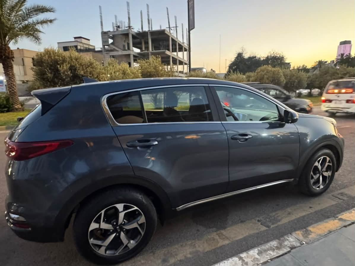 السلام عليكم
سبورتج 2020 للبيع
وارد امريكي ضرر خفيف 
مواصفات lx تبريدها فول 
نضيفه جدا جدا ماشيه ٣٥ السعر 155$رقمها بغداد. اتصال على رقم ***********
