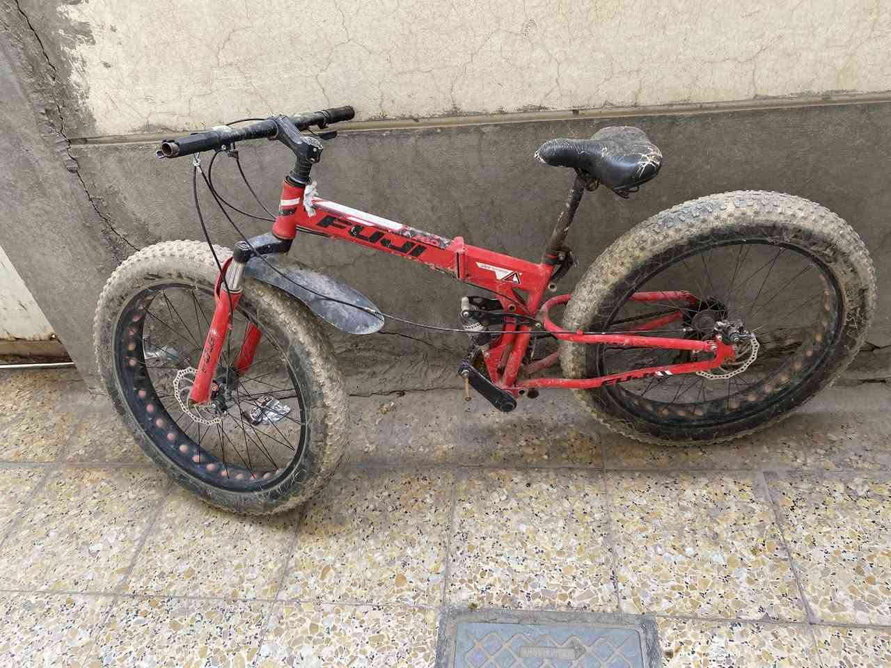 السلام عليكم
بايسكل للبيع دبابه 
سعر 100 
رقم الاتصال ***********
