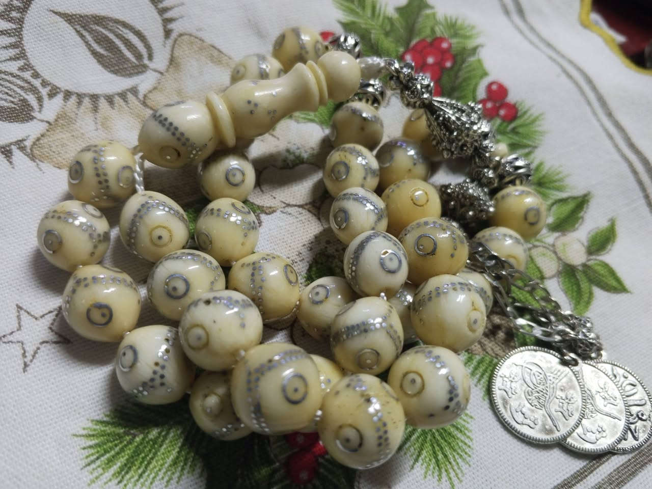 خليلي عينك عالمميز.......وجيبها ازا فيك اتجيبها.....
الوصف من روائع عاج الفقمة الانتيك خام وخراطة تطعيم فضة عيون و3دروب عيار عالي 33حبة كلل ملمس زبدة محمل يومي 

بلشنا بعرض الهدايا التقيلة بمناسبة قدوم الشهر الكريم اعاده الله عليناوعليكم باليمن والبركات والباقي الفيديوالصور ......  
تعليق نقطة مباركة مشاركة بيوصلك السعر والتفاصيل 
شحن لكافة المحافظات السورية واللبنانية مجاني 

#الشمالي طرطوس المدينة تاجر شنطة 
#ابوحيدر0990433674وااتس/0991980690


**إذا كنت صاحب هذا الإعلان وتريد حذفه لأي سبب، رجاءا أرسل رسالة إلى الدعم الفني**