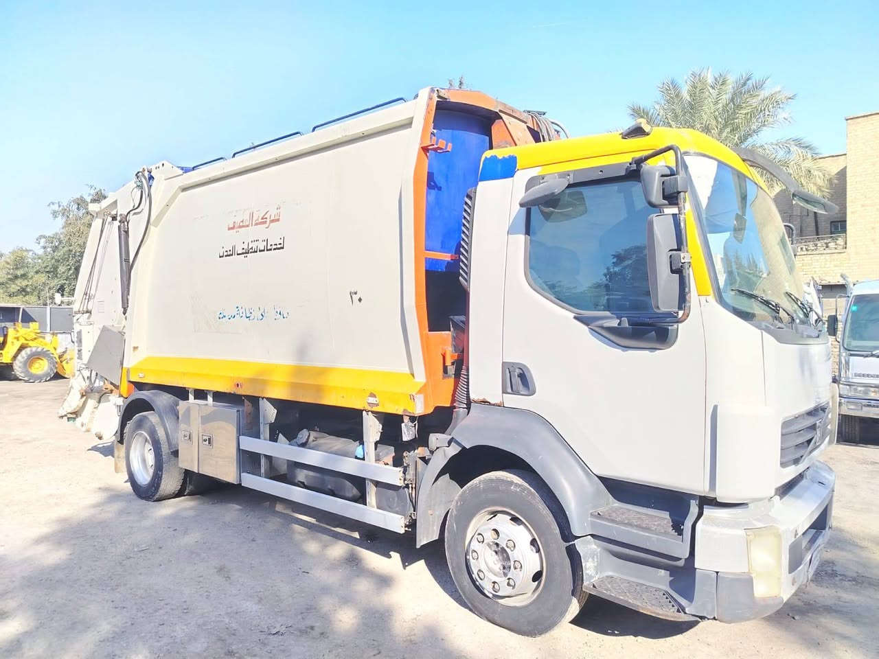 البيع كابسة فالفو 2009 جديدة جهزة الشغل سيارة مال شركة ***********
