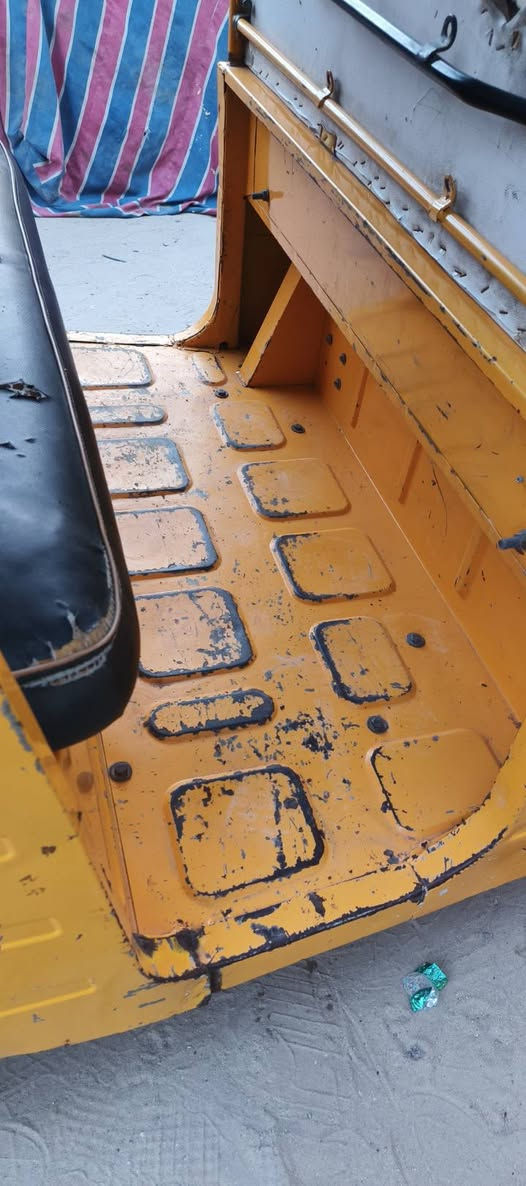 سلام عليكم تكتك زيل نظيفه لاخياس ولا لحيم ولاصبغ بلاديه اوراق اصولي ٢٠١٨ نقص جوزه فقط مكاني كربلاء اسعر 2200 وبيهه مجال***********
