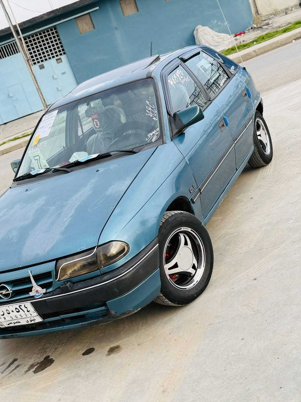 استرا موديل92حجم16رقم نينوى الماني
سنويه عضم 2028بسمي شرط التحويل كابون بانزين بيها 
مكينه وكير كصه شرط قايش عريض مرغوب 
طخم خلفي امامي كلو جديد مبدل 
طخم تاير جديد مبدل 
طخم ويلكب رياضي عليها جديد 
تنته سلايت +ستيرن بور 
قفل مركزي +شاشه اندرويد كامرة 
سستم سماعات4افانتي عليها 
كهربايات كلها شرط 
كيجات كلها شغاله شرط
غرفتها جديده مدوشمه كامله 
سياره حيل حلوه مال جناي 
فقط مصلح دواير ودوسات 
وبيها جوه بك لايت طخه خفيفه 
مكان موصل الايمن #السعر43_بي_مجال  
***********
***********
بيع نقد او مراوس فكترا فقط
