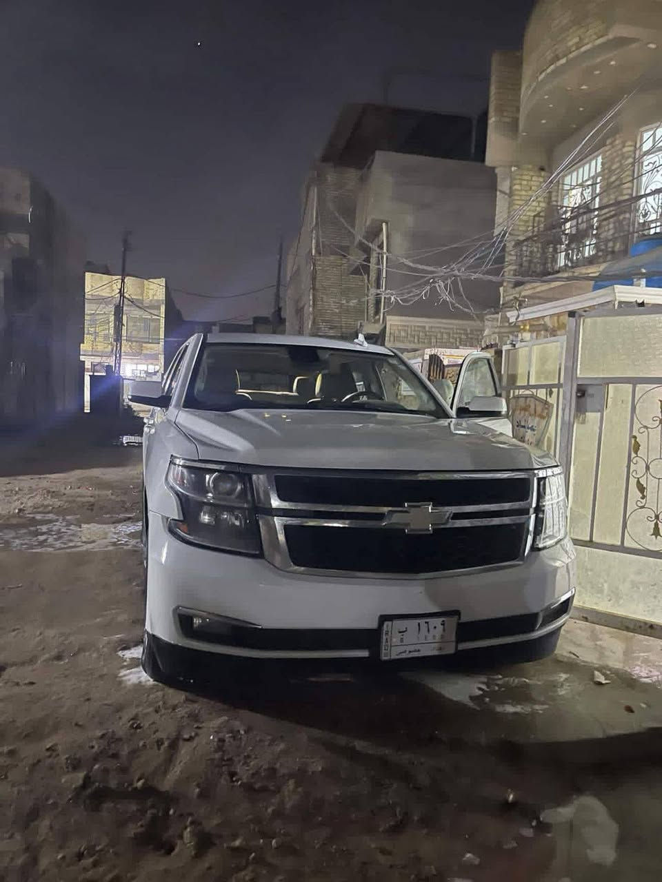 تاهو موديل 20 أبيض امريكي
حادث جاملغ الايمن سعرها 325 وبيه مجال بسيط 
الاتصال على ***********
***********
