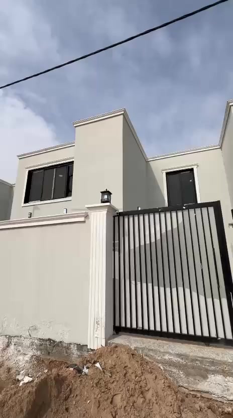 دار للبيع المربع الذهبي 200م طابقين يباع نقد او اقساط 
غرف 4, صالة 2, استقبال , مطبخ حار بارد ، كراج وحديقة 
لمعرفة السعر اكتب تم 
للأستفسار اكثر الاتصال على الأرقام
***********_***********
