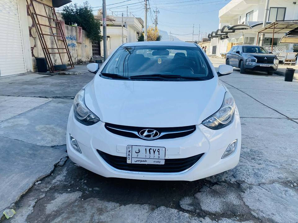 بەناوی خودای بەخشندەی میهرەبان
هۆندا ئاڤانتی بۆ فرۆشتن
بڕاوە بڕاوە
مۆدیل ٢٠١٣ سپی بەفری
فول فول مواسەفات تەنها سڵاید نیە
گێڕ ئۆتۆماتیک و عادی 
سوکان ڤۆلیوم و تەلەفۆن
کوشن جڵد و هیتەر و حاسە
ئاخر مەسرەفی کراوە 
هەموو گیانی بەشەرت دەفرۆشم 
یەک دینار مەسرەفی تێدا نیە 
توندو تۆڵی کارەبایی بەشەرت
هەیکەلی زۆر جوانەو لوسە 
چوار تایەو ویلی زۆر جوان و نوێی لەژێرە
گێڕ و مەکینەو هەموو شتی بەشەرت
مەکینەی یەک تۆز دەنگی بەگنی دێت
سەقفی بێ شوختو چاڵو بێ بۆیاغ 
بەکورتی و پوختی ماڵی دۆستە بۆ ڕاگرتن 
سعری ٥٣ و معامەلە
 شوێن ڕانیە ..
ژ.م. *********** یان ***********
کۆڕەک واتس ئەپی لەسەر 
مەسجیش کراوەیە رانية, السليمانية
