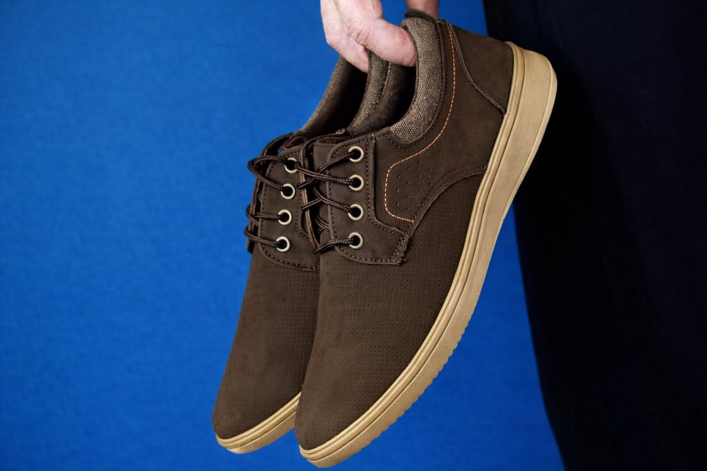 سلام عليكم عندي تقريبا 600 قطعة من هذني الموديلات اريد ابيعهن شلعه وحدة بسعر مناسب قياسات مختلفة بس اكثر شي 45  واكثر شي المويل الجلد 
المكان بغداد حي العامل 
***********
