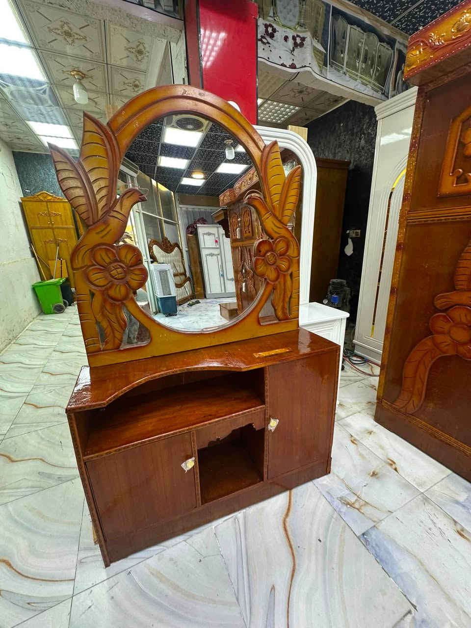 سعر ٣٥٠
غرفه مستخدمة 
5بيبان
ملحق طابقين 
واتساب ***********
