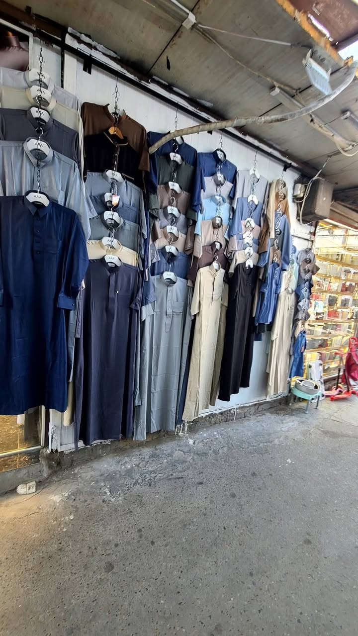 سلام عليكم عندي بضاعة مال محل دشاديش رجالية مال تصفية
دشاديش عدد ٢٤٨ قطعة ماركة ( شاكر، ريادة، بسام، ثوب المشرق، الامير، ثوب انيس، ثوب الكرم)
الكلابيات عدد ١٠١ قطعة
كلبيات اطفال وشبابي عدد ٧٥ قطعة
شحطات طبية عدد ١٢ قطعة
ملابس داخلية عدد ٣٨ قطعة.
مليكانات ٣  جديدة . 
باسعار اقل من الجملة .
راسلني خاص او اوتسب فقط على رقم
 ***********

مكان الطوبجي
