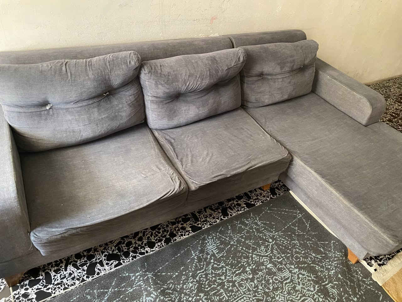 تخم كورنر للبيع السعر 100 الف زوليه 2*3 تركيه السعر 50 الف كنتور بابين جديد شغل درجه اولى السعر 100 للاتصال ***********
