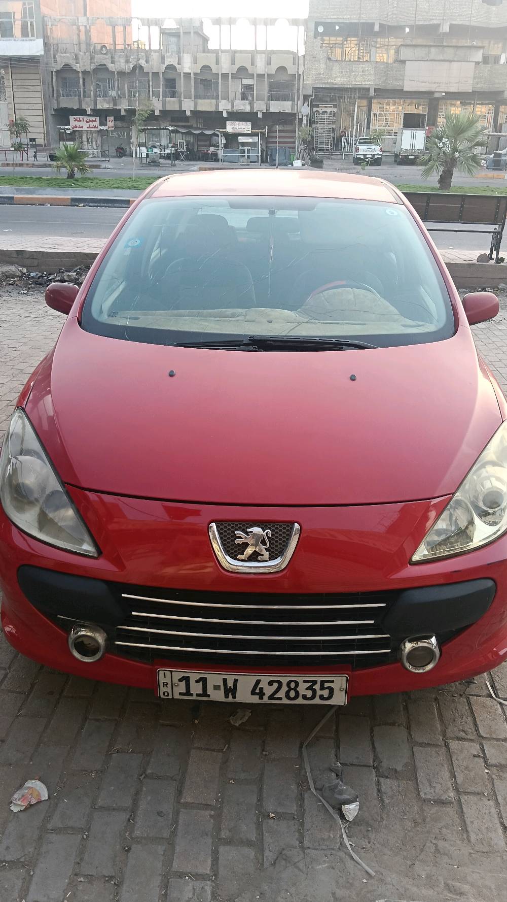 بيجو فرنسي موديل 2006 رقم بغداد انكليزي تحويل ثاني يوم السيارة مال موصفة ماتطلع بيها هواي ضررها موضح بالصورة يحتاجله صبغ لليبان غيرها قطرة صبغ ماكو ومكفولة گير ومحرك وصدر وكهربائيات رايدها بـ45 وبيها مجال
رقمي ***********