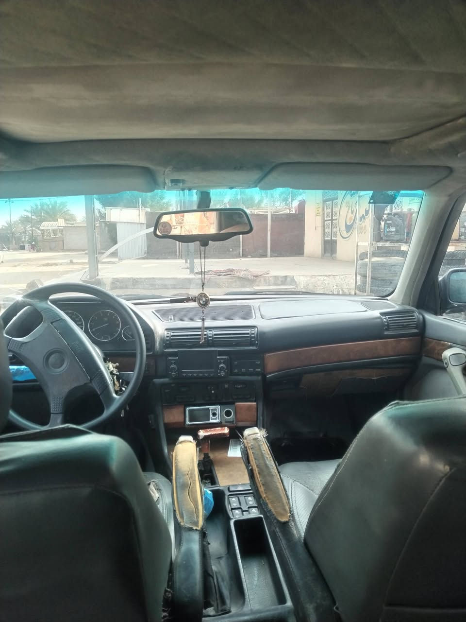 سلام عليكم اخوان للبيع وترهم مراوس شنو الي عندك نزل سيارة كير مكفول ومكينة بيهة تنقيص بس متبخر شلعة وبطناش فول حدادية جديدة تايرات نص عمر رقم بصرة مشروع وطني بسمي سيارة اداورلك ثاني يوم مكاني نجف الاشرف رقمي *********** وسعر ب٣٣وبيهة مجال بصيط
