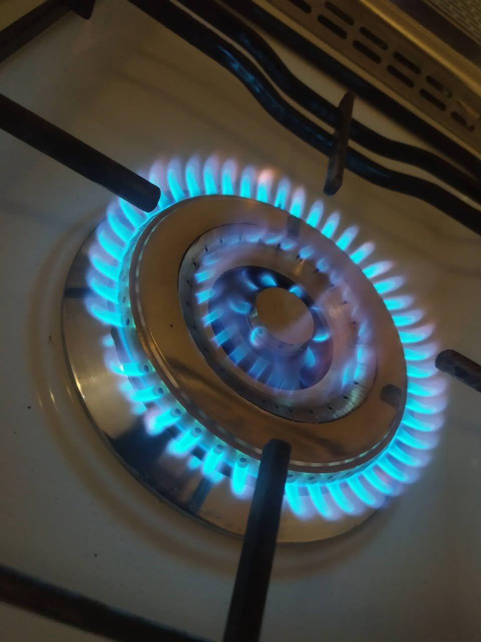 طباخ كريازي مصري الاصلي اخو الجديد كله شغال عالفحص ناره زركه وقويه.  يوجد توصيل


**إذا كنت صاحب هذا الإعلان وتريد حذفه لأي سبب، رجاءا أرسل رسالة إلى الدعم الفني**