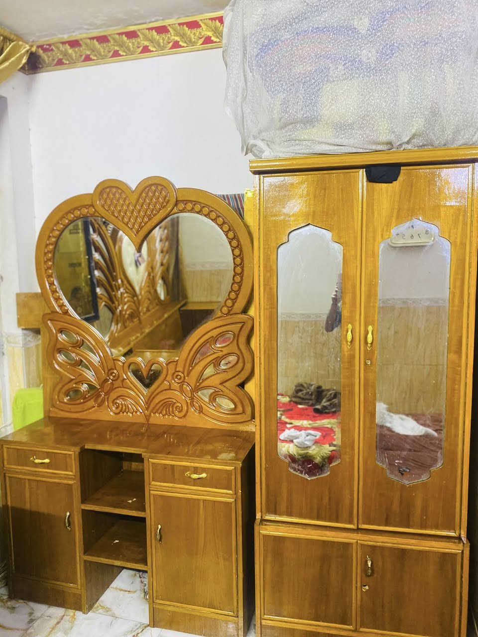 ‏غرفة أخشاب ‏تفصال أصلي صاج للبيع سعرها ‏900 وبيها مجال وكاني بالبلدي ات سوق الميت ورقم التلفون***********
