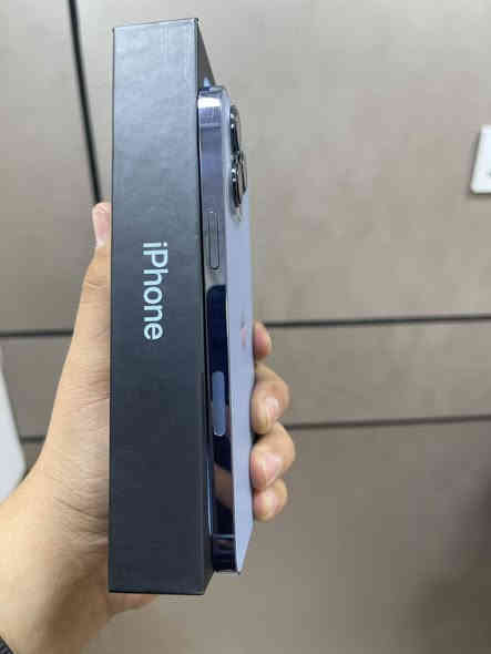 السلام عليكم 
iPhone 13 Pro Max
ذاكره 256
بطاريه 85%
جهاز وتر بروف 
ما مفتوح تأخذ ضمان من المحل إذا مفتوح اخذه بلاش 
جهاز نموذج M
وياه كيبل اصلي 
السعر 760 الف قفل قفل
العنوان بغداد الجديده 
رقم ***********
