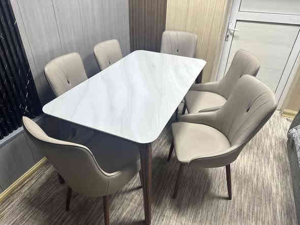 السلام عليكم ميز طعام 6 كراسي نضيف جدا لون أوف وايت جديد كلش جلد جام الاستفسار  ‭٠٧٨٦ ٩٦٩ ٦١١١‬ النجف حي الأمير
