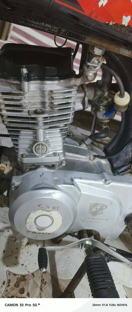 سلام عليكم درجة تايكر البيع موديل 2020 كامله وراق صولي كهربيات شاير باتري كله شغلات دشبول كلشي ماعايزه برغي🔩 واحد ماناقصه شغل طلع عيوني +مكينه ما مفتوحة نضيف كدامك درجة حلوه سعر 450 بيه مجال الطيبين رقم الهاتف *********** تصال عل رقم اخيي + مو شراي  لا تعبني
