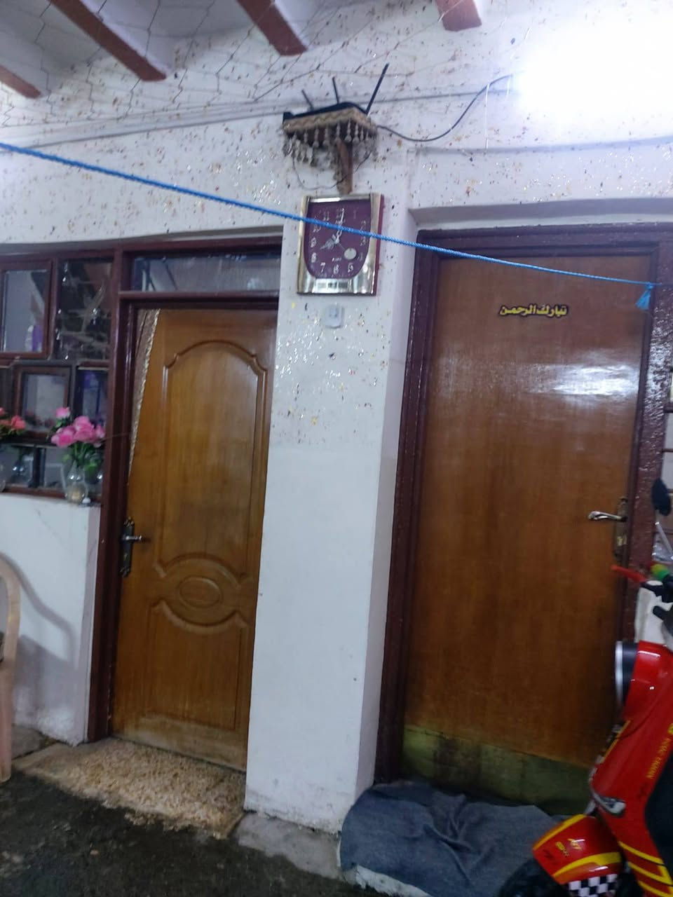 � دار للبيع –  🏡 طابق ونص 
📍 الموقع: الموصل – [ حي المنصور الجانب الايمن] 

خدمات ماي +كهرب خير من الله 

قريب علا المدارس والمسطوصف 

📐 المساحة: [ 150.متر   ]

الطابق الاول 1

🛏️ [ 3 غرف نوم  ] وستقبال وحوش 

🛁  ومجمع صحيات حمام وتواليت معزول 

🍽️ ومطبخ 

الطابق الثاني 

غرفتين نوم هيكل 

وسطح ناصي

وسطح عالي  

✅ سند طابو ملك صرف شرط التحويل 

💸 السعر: ( 90 )

📞 للستفسار اكثر الاتصال علا صاحب الدار

***********

                    ابوزيودي الدليمي صاحب الدار 

***********

