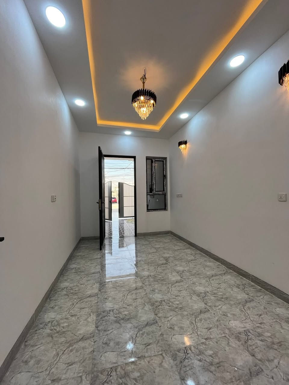 السلام عليكم ورحمة الله وبركاته #مكتب_الغوالي
بيت للبيع في حي السماح الثانية قرب المشاعل

🔹 المساحة : 100م ، الواجهة : 5م ، العمق : 20م

🔹 سند طابو ملك صرف بناء حديث زيرو طابقين

🔹 موقع مميز على شارع 20م قريب من كافة الخدمات

ط1 : كراج ، استقبال ، هول ، مطبخ ، غرفة نوم ، صحيات 

ط2 : غرفتين نوم ، هول ، صحيات ، سطح ناصي وعالي

مجهز بالكامل بكافة الانظمة الحديثة -

سبالت - غسالات - انترنيت - دشات - كاميرات 

للاستفسار اكثر مراجعة #مكتب_الغوالي الكائن في حي السماح الاركان قرب مدرسة السماح الابتدائية وقرب مول القمه على شارع 20 او الاتصال على الارقام التالية -

***********

***********
