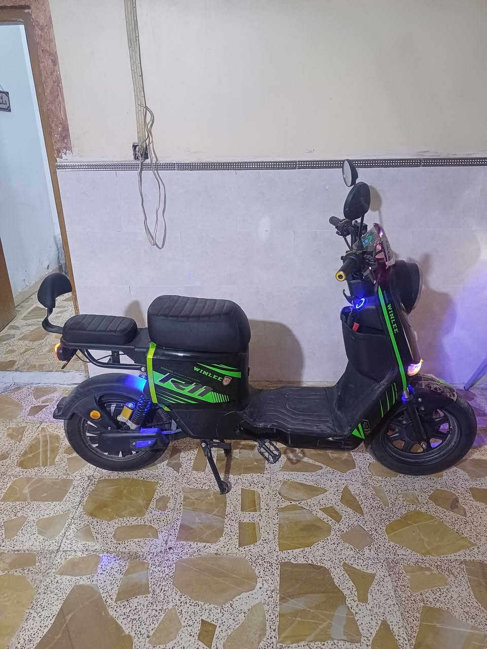 السلام عليكم للبيع دراجة شحن R11 خمس بطاريات دراجة جديدة بمعنى الكلمة كهربائياته كله شغالة مكاني بغداد السعر ٥٠٠ او بيه مجال ***********
