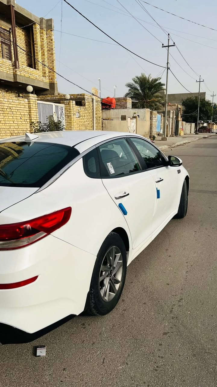 كيا اوبتما وارد امريكي 2019 
سنوية لل 2030 تحويل مباشر 
مواصفات Lx
بيهة جاملغ وبنيد صور الحادث بالمنشور 
كير مكينة تبريد كفالة جاهزة من كلشي السيارة معروضة 135 وبيها مجال
مكاني واسط قضاء الحي 
***********
