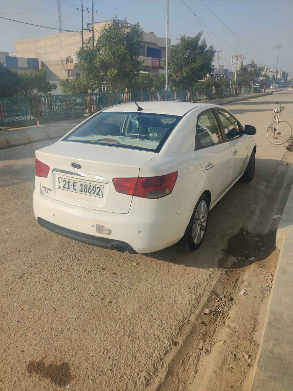 السلام عليكم
سيراتو 2013 خليجي فول
هزه وبراد جديد بسمي مواصفات فتحة شفتات بلستيرن تحكم جهتين 
محرك 1600
ويل كب 16 حجم جبير 
تبريد بيانو
مري شفط اشاير بلمري 
يدات نيكل 
تبريد وتدفئة شغال 
سنوية لل 2026
تخم تاير وحدادية جديد 
صبغ بنيد فقط وين ميعجبك تفحص افحص 
سعرها 110 $ وبيها مجال حك الجية 
مكان السيارة ديالى دلي عباس
للاستفسار اتصل بلرقم 
***********
