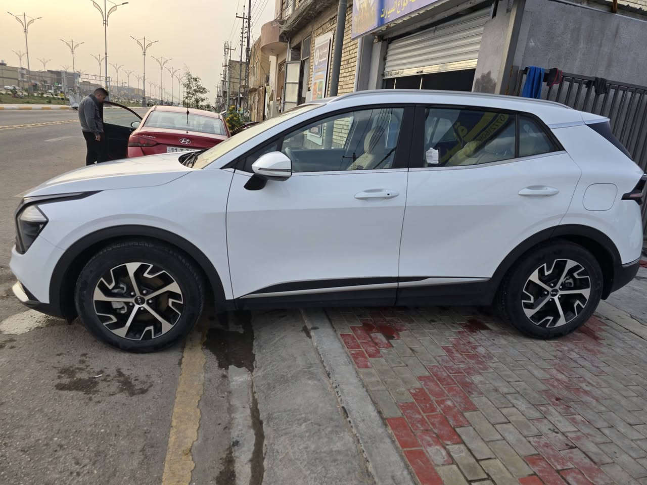سيورتج 24 خليجي محرك 2000cc ماشية 45 الف كيلو .السيارة بحالة الوكالة
رقم اربيل بأسمي 
ممكانها كربلاء 
السعر 215
*********** وتساب
