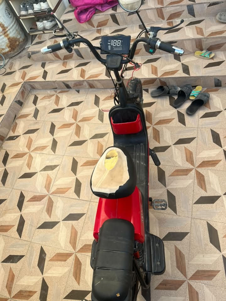 السلام عليكم
بايسكل شحن wm E_bike موديل 25 حجم 20 للبيع 
نقص فقط كهربائيات ووجهه 
5 بطاريات 
دراجه نضيفه 
السعر 100 الف وبيها مجال بسيط
***********
